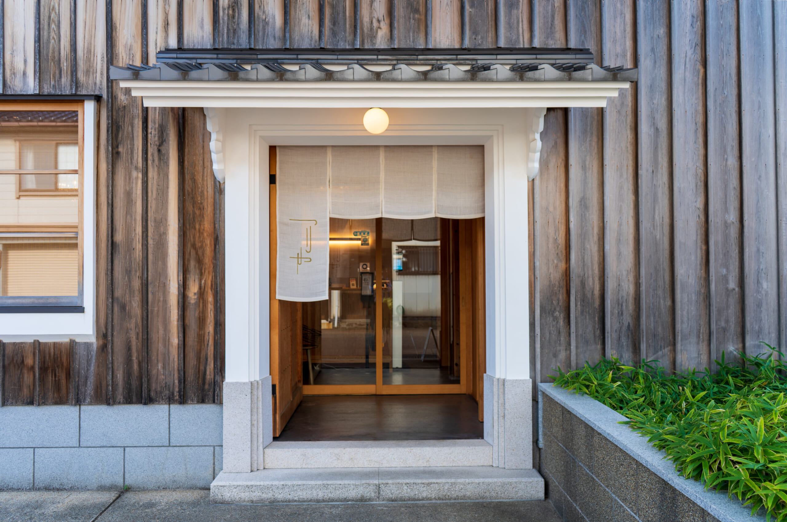 氷見市の魚商が手がける つりや　